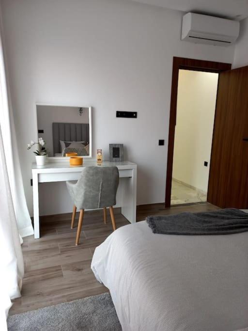 Appartement Cosy Au Coeur De Marrakech Avec Piscine Marrákes Kültér fotó